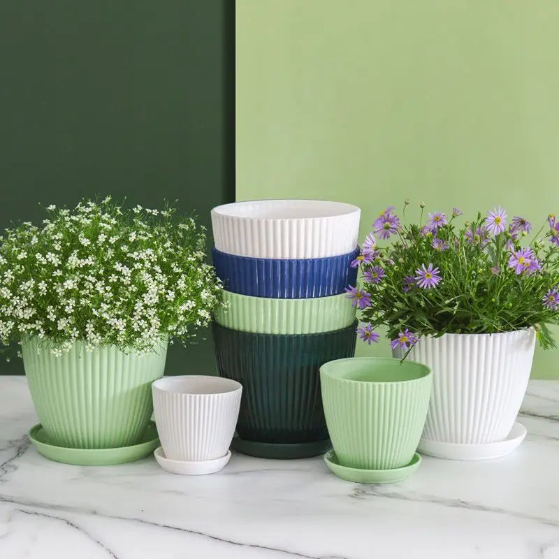 Round Flower Pots with Trays